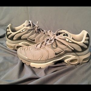 Boy’s Nike shoes size 6.5 youth